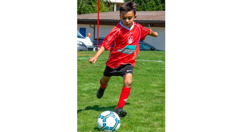 Gabriel Grasso concentré sur son coup de pied