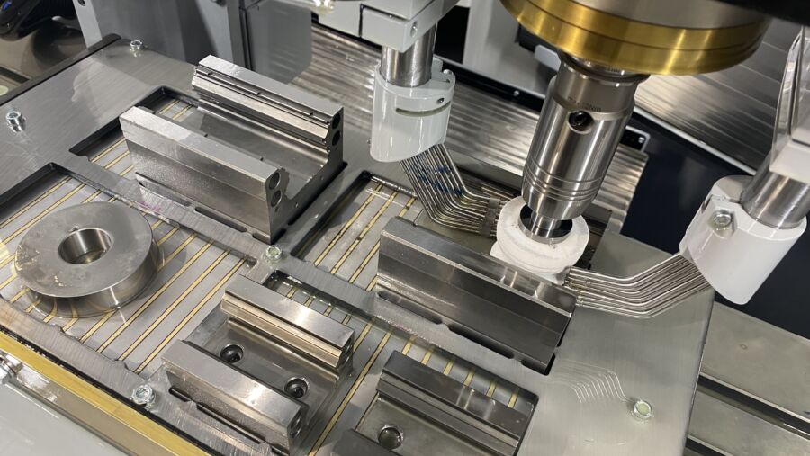 Grinding of linear guideways on a magnetic plate