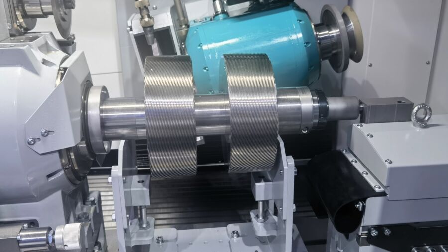 Rolling Dies production, life at the show: Thread grinding