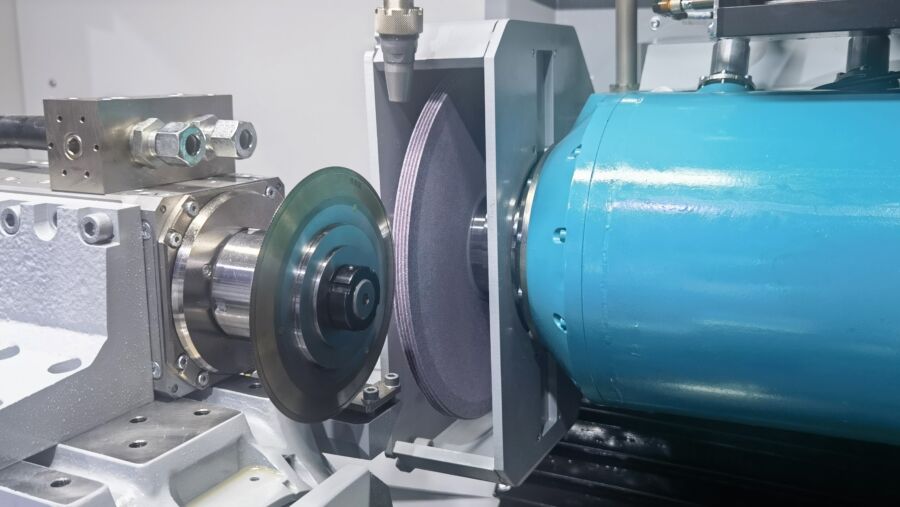 Rolling Dies production, life at the show: Dressing process