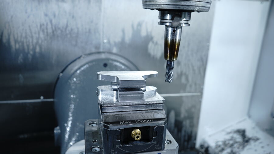 Unterschiedlichste Bauteile, gefertigt im neuen 5-Achs Bearbeitungszentrum Haas UMC 1000