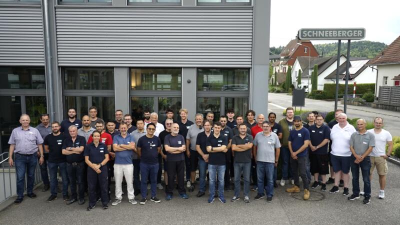 La empresa SCHNEEBERGER presenta con orgullo a su equipo de servicio mundial