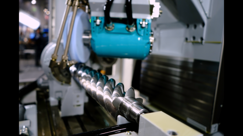 Perfect compressor screws with form discs and approach angles