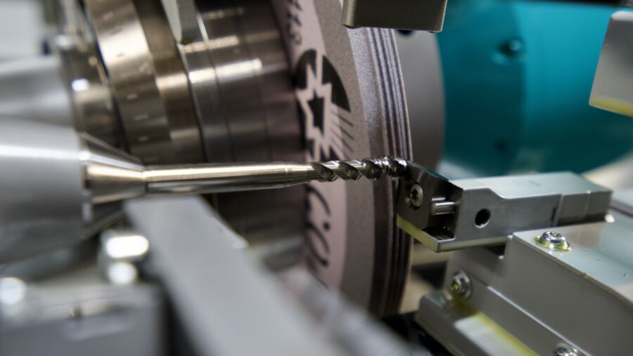 Thread grinding in horizontal oscillation direction