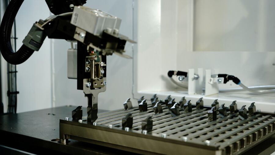 Autonomous production with 2 to optionally 10 pallets