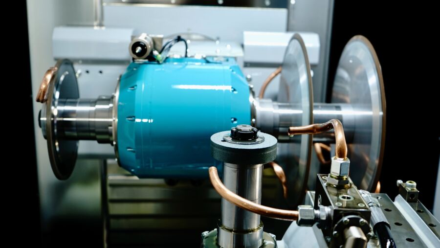 Dressing process with new dressing spindle and SiC roller
