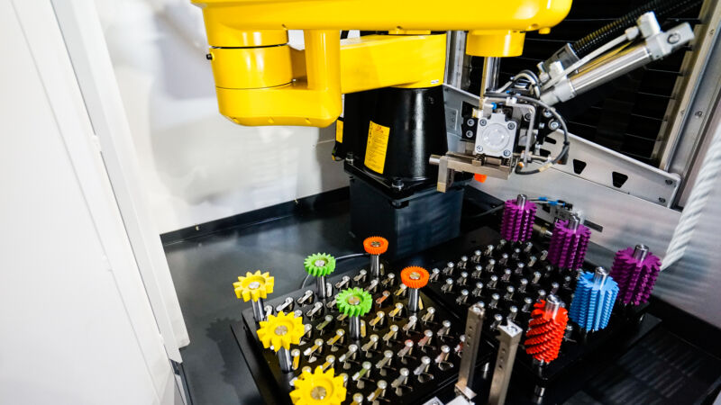 Mixed resharpening of gear cutting tools