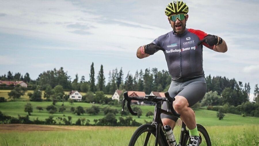 Équipe mixte de 2 sous le soleil...