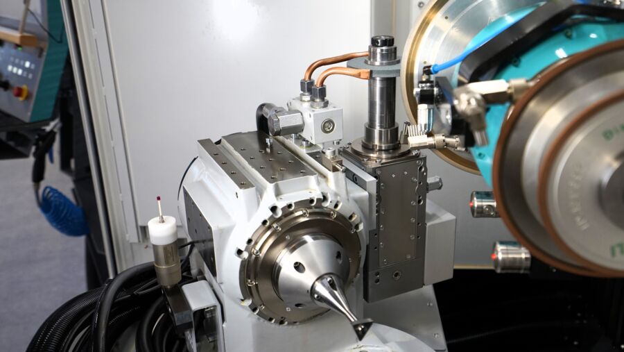 Grinding machine integrated dressing process