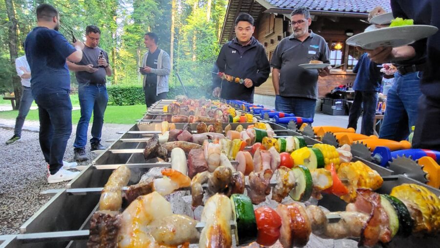 Juegos, diversión y buena comida durante el programa complementario.