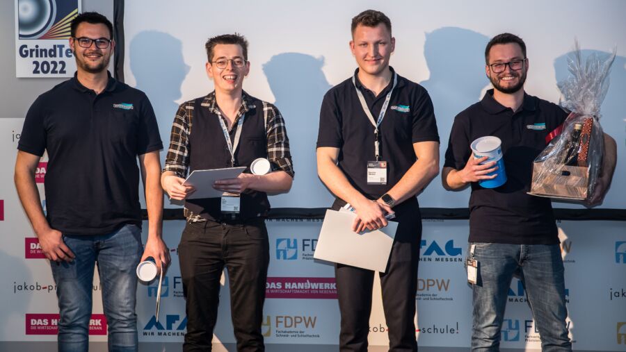 I vincitori della GrindTec Challenge “Tool Grinder of the Year”. Da sinistra: Fernando Carrascosa Santos e Armin Reich (3° posto), Maximilian Ullermann (2° posto), Felix Conrad (1° posto).