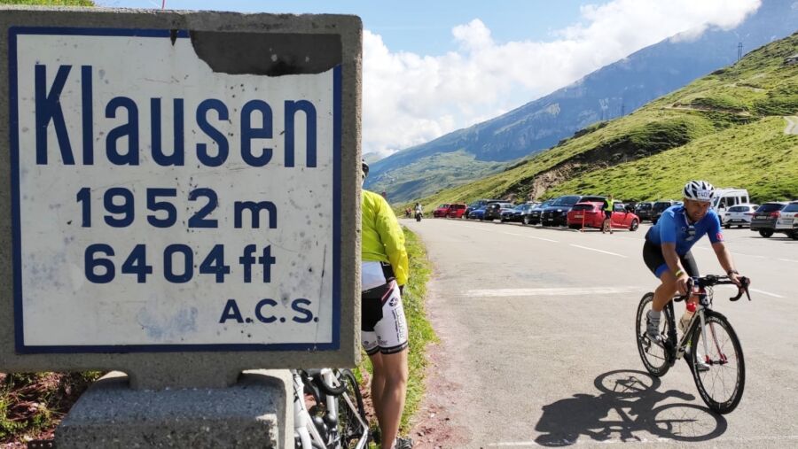 ...kommt die beste Aussicht, Klausenpasshöhe erreicht !