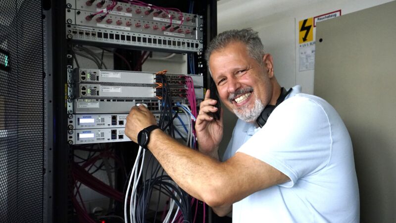 Dario Di Francesco in action: A behind-the-scenes look at our internal IT and the technical infrastructure that reliably supports everyday work at SCHNEEBERGER.
