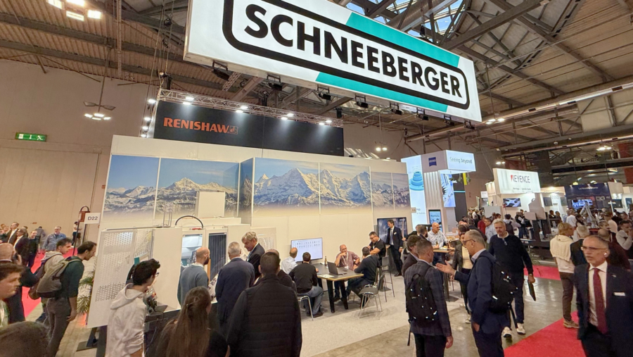A busy day at the show, together with the entire Italian Service Team