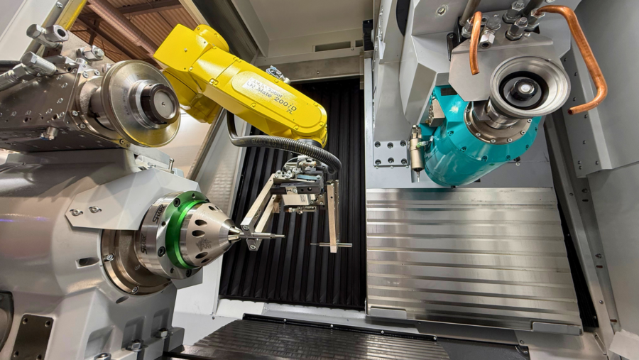 The six-axis robot loads the tools into the Norma Alpha.