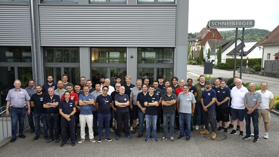 La empresa SCHNEEBERGER presenta con orgullo a su equipo de servicio mundial